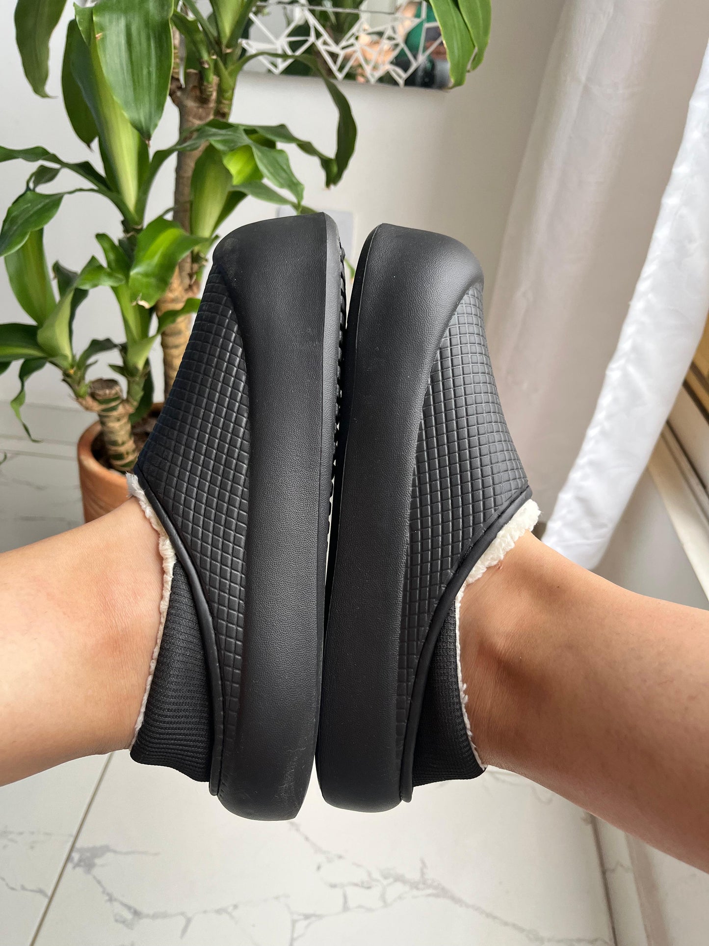 😍PANTUFLA UNISEX IMPERMEABLE💦 CON SUELA CONFORT🥰